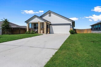 208 Bunting Ln in Bertram, TX - Building Photo - Building Photo