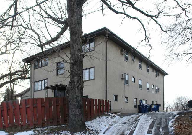 4347 University Ave NE in Columbia Heights, MN - Foto de edificio - Building Photo