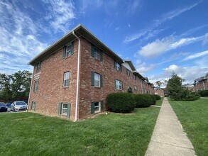 Kingston Manor in Bloomington, IN - Foto de edificio - Building Photo