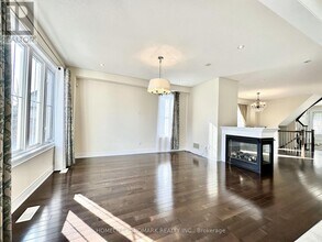 207 Hunting Ridges Dr in Richmond Hill, ON - Building Photo - Building Photo