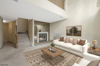 62 Bentley Ct in Bedminster, NJ - Foto de edificio - Building Photo