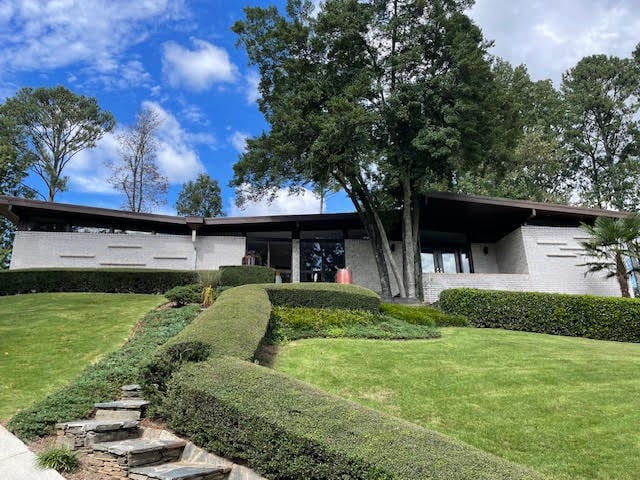 property at 360 Elden Dr NE
