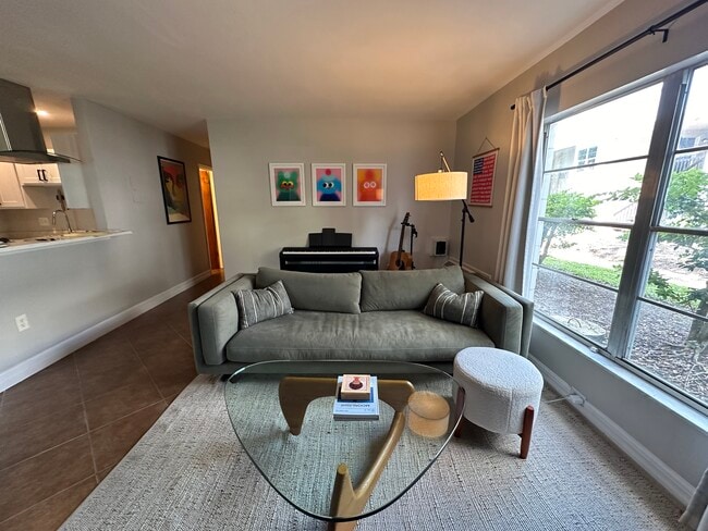 132 W America St, Unit 25 in Orlando, FL - Building Photo - Building Photo