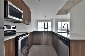 Glo 2 - Ville-Marie Apartments in Montréal, QC - Building Photo - Building Photo