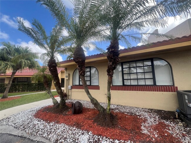 11720 SW 103rd Ln in Miami, FL - Building Photo - Building Photo