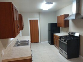 2909 Myrtle St, Unit 2907.5 in Oakland, CA - Building Photo