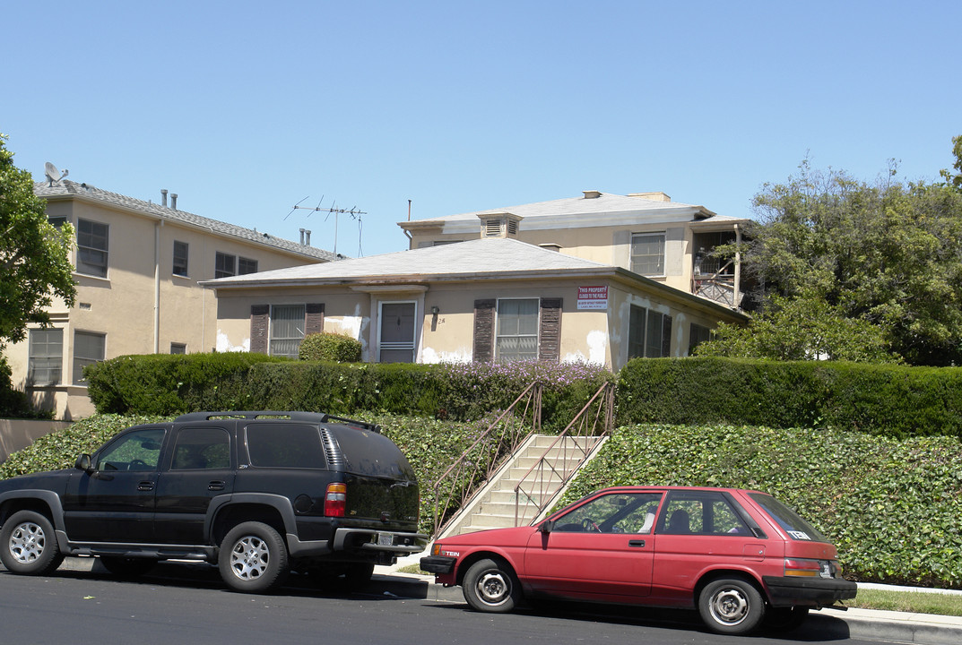 142 N Oxford Ave in Los Angeles, CA - Building Photo