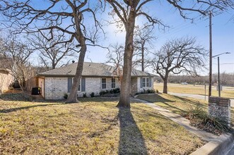 2312 Oakwood Ln in Arlington, TX - Building Photo - Building Photo