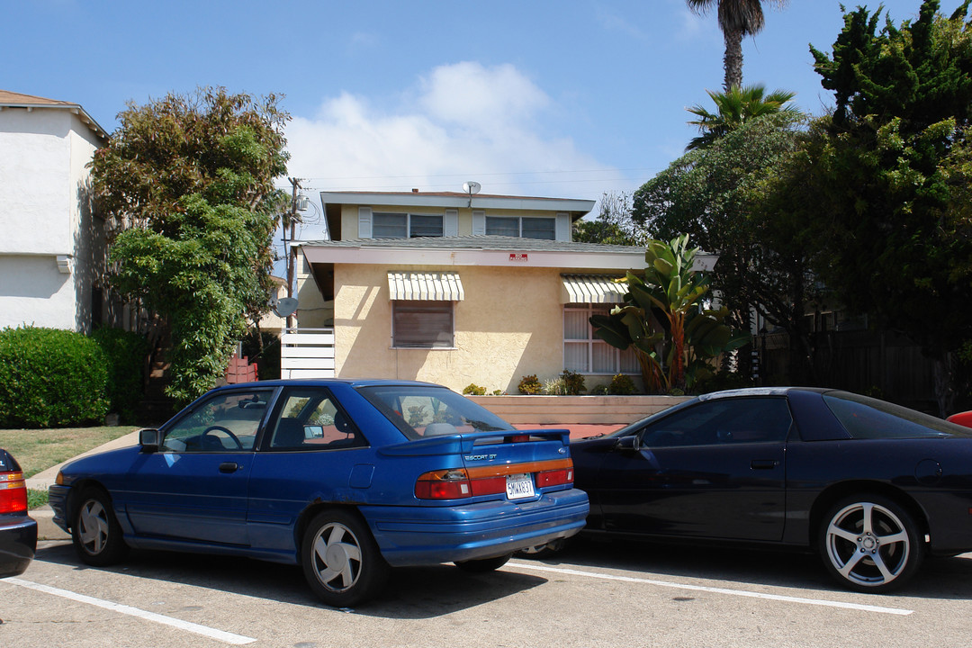 828 Felspar St in San Diego, CA - Building Photo