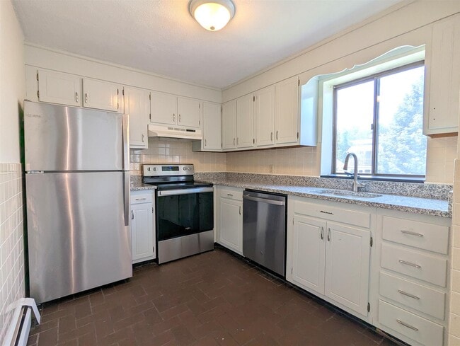 84 Newbury St, Unit 2