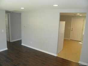 21142 Ontaga St in Farmington Hills, MI - Building Photo - Building Photo