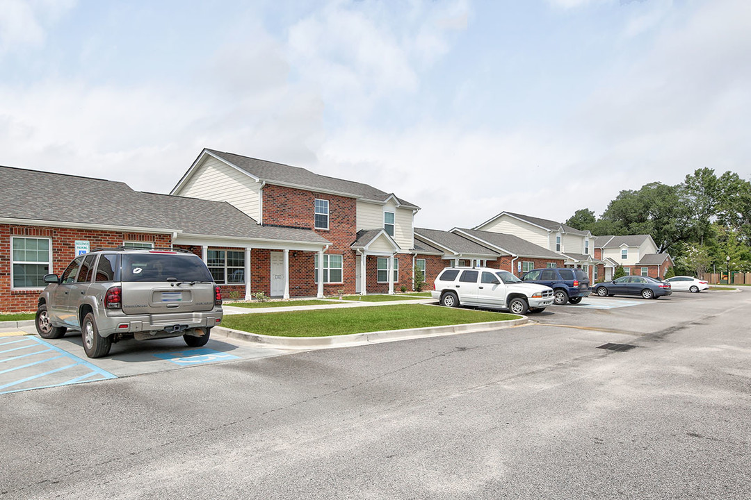 Butler Crossing I in Kingstree, SC - Building Photo