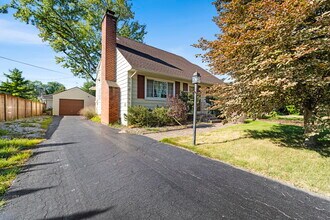 1915 Zollinger Rd in Columbus, OH - Building Photo - Building Photo