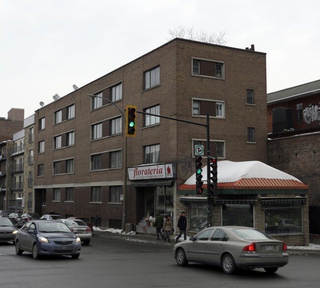 80 Des Pins Av O in Montréal, QC - Building Photo - Primary Photo