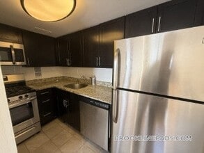 185 Freeman St, Unit 938 in Brookline, MA - Foto de edificio - Building Photo