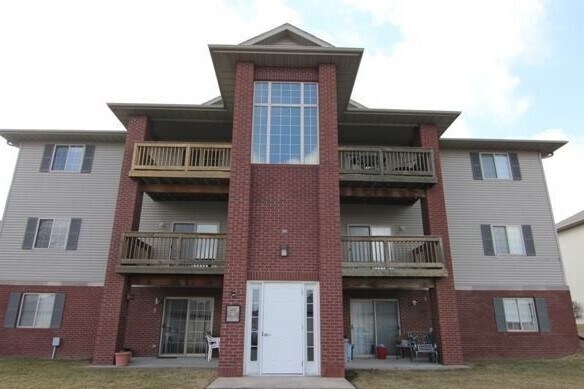 2270 Holiday Rd in Coralville, IA - Foto de edificio