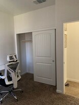 741 Suzanne Dr in Merced, CA - Building Photo