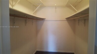 3860 NE 170th St in North Miami Beach, FL - Foto de edificio - Building Photo