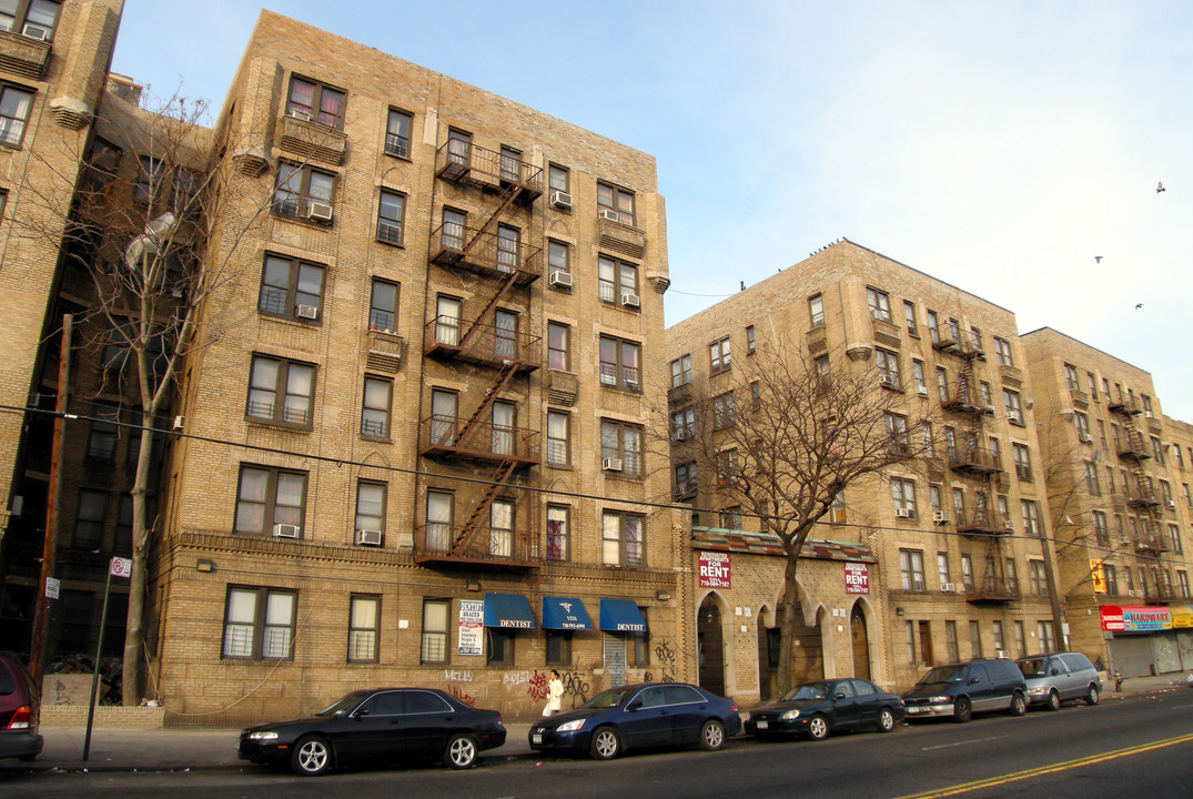 1221-1231 White Plains Rd in Bronx, NY - Building Photo