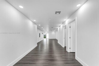 12205 SW 42nd St in Miami, FL - Building Photo - Building Photo