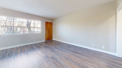 1913 11th St - TWO bedrooms AVAILABALE ! in Santa Monica, CA - Building Photo - Interior Photo
