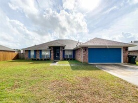 7025 Boo Ln in Pensacola, FL - Building Photo