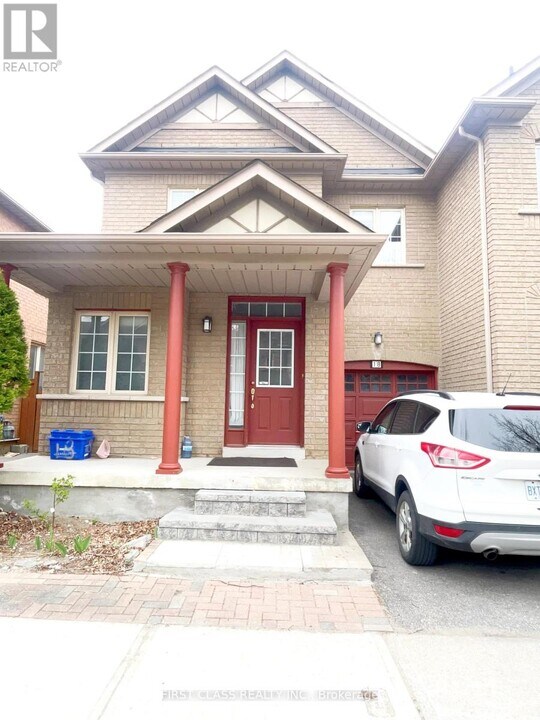 18 Magnotta Rd in Markham, ON - Building Photo