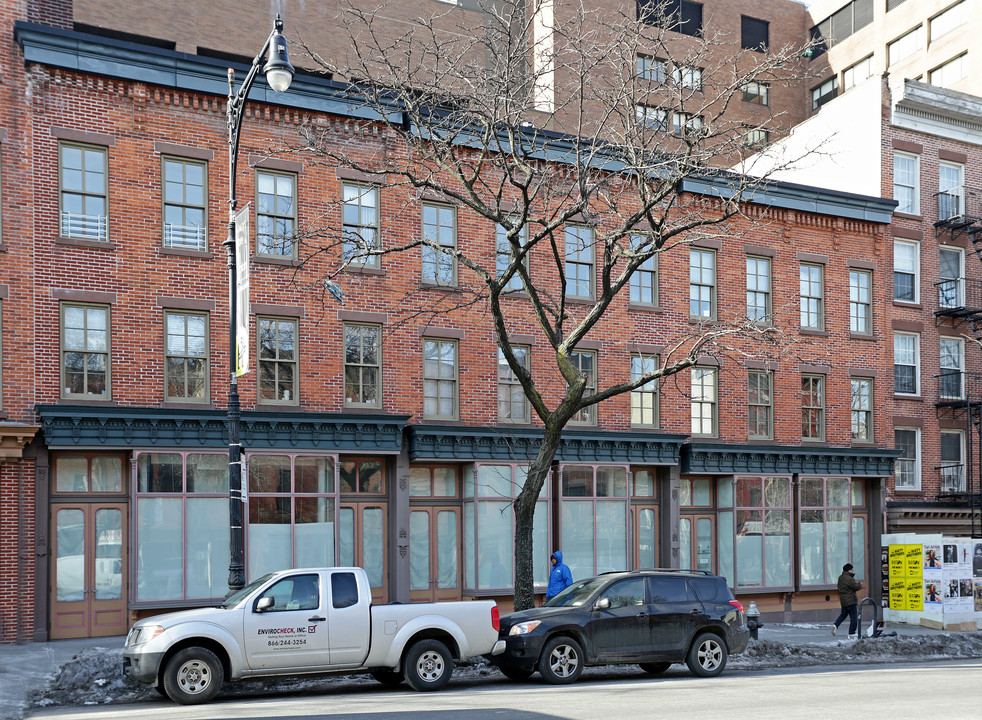 94-98 Atlantic Ave in Brooklyn, NY - Foto de edificio