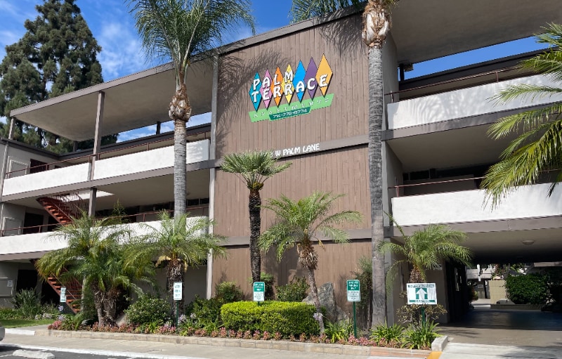 1590 W Palm Ln in Anaheim, CA - Foto de edificio