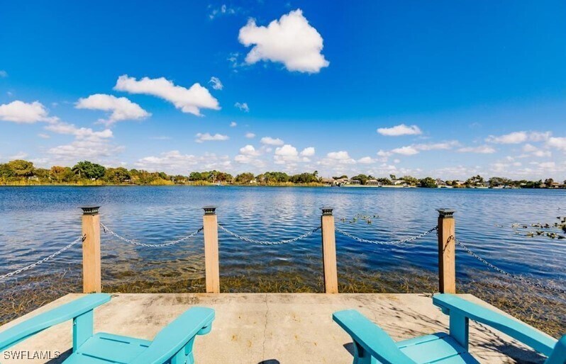 221 SE 6th St in Cape Coral, FL - Foto de edificio