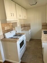 2542 N Buena Vista St, Unit 2544 in Burbank, CA - Foto de edificio - Building Photo