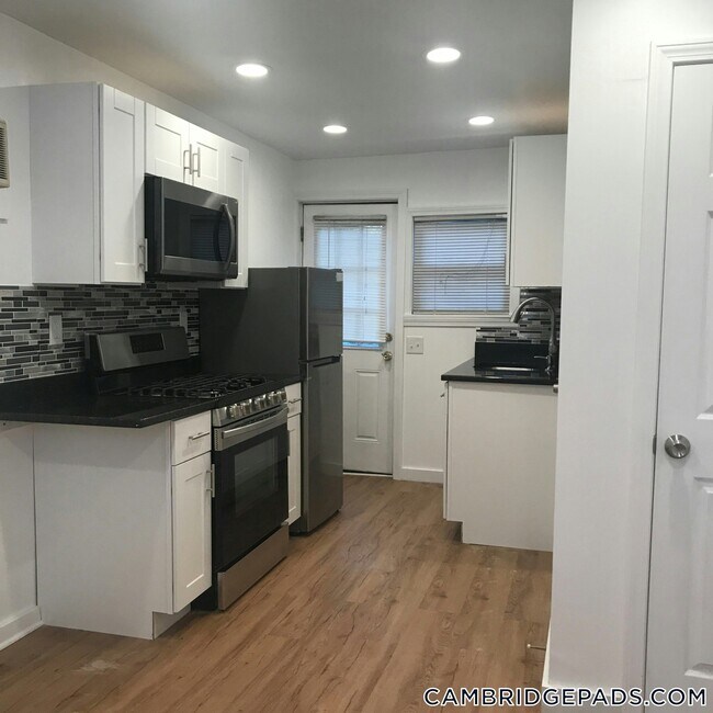95A Beacon St in Somerville, MA - Building Photo - Building Photo