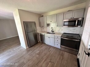 1700 Main St in Atlantic Beach, FL - Building Photo - Building Photo