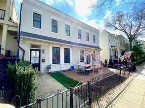 213-211 11th St NE in Washington, DC - Building Photo - Building Photo