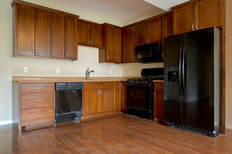 2533 7th Ave E, Unit Apt C in North St. Paul, MN - Building Photo - Building Photo