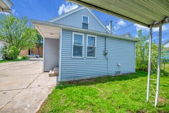 23045 E Thirteen Mile Rd in St. Clair Shores, MI - Building Photo - Building Photo