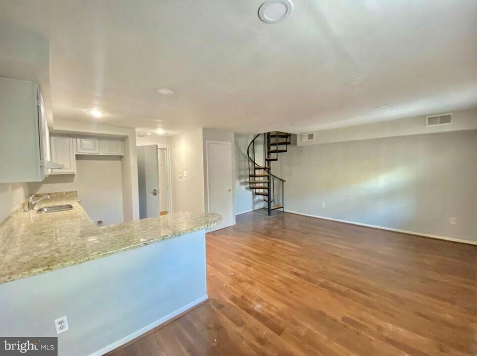 713 Walnut St in Philadelphia, PA - Building Photo