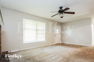 706 N Redwood Dr, Unit 20 in Independence, MO - Building Photo - Building Photo