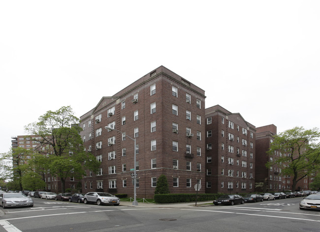 Seminole in Forest Hills, NY - Building Photo - Building Photo