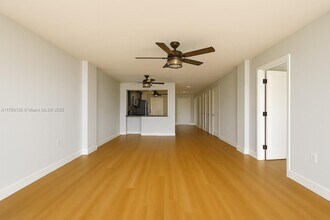 2200 Bay Dr, Unit 3 in Miami Beach, FL - Foto de edificio - Building Photo