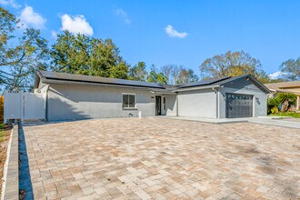 16324 Bonneville Dr in Tampa, FL - Building Photo - Building Photo