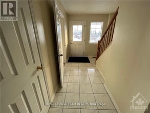 39 Thornbury Crescent in Ottawa, ON - Building Photo - Building Photo