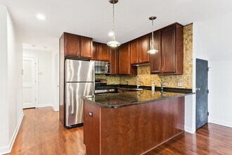 3258 N Oakley Ave in Chicago, IL - Building Photo - Building Photo