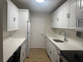 7505 Democracy Blvd, Unit 125 in Bethesda, MD - Foto de edificio - Building Photo