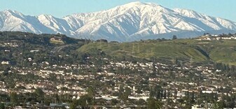 761 W Country Hills Dr in La Habra, CA - Building Photo