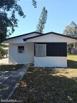 2657 Lafayette St in Ft. Myers, FL - Building Photo
