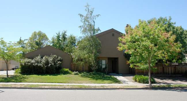 2938 Tachevah Dr in Santa Rosa, CA - Foto de edificio - Building Photo