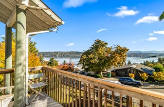 9933 64th Ave S in Seattle, WA - Foto de edificio - Building Photo