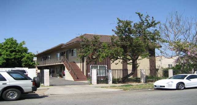 14223 Delano St in Van Nuys, CA - Building Photo