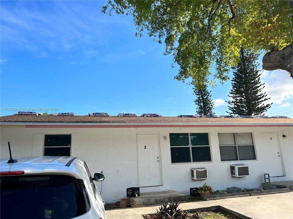 1051 NW 27th Ave-Unit -1 in Fort Lauderdale, FL - Building Photo